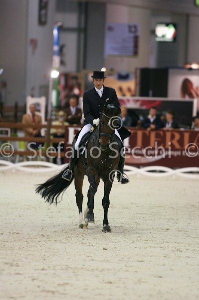 LAUGKS_MEGGLE\'S WELTTALL_MILANO_2011_SS2_2428.jpg